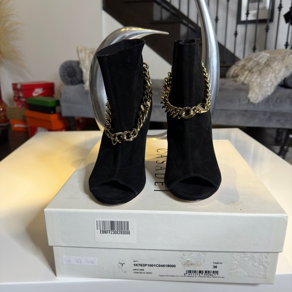 Casadei

Chain-Link Suede Booties - Picture 4 of 5